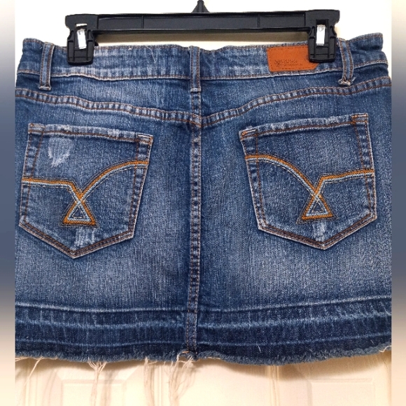 Vigoss Collection Mini Skirt - Picture 2 of 3